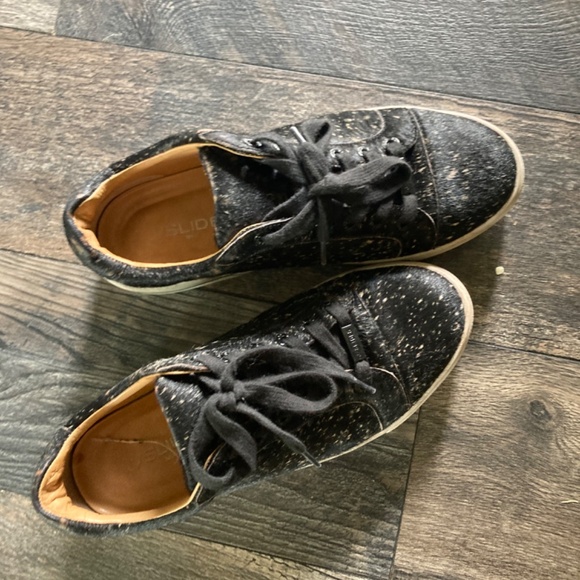 Cow skin J/Slides - Picture 2 of 3